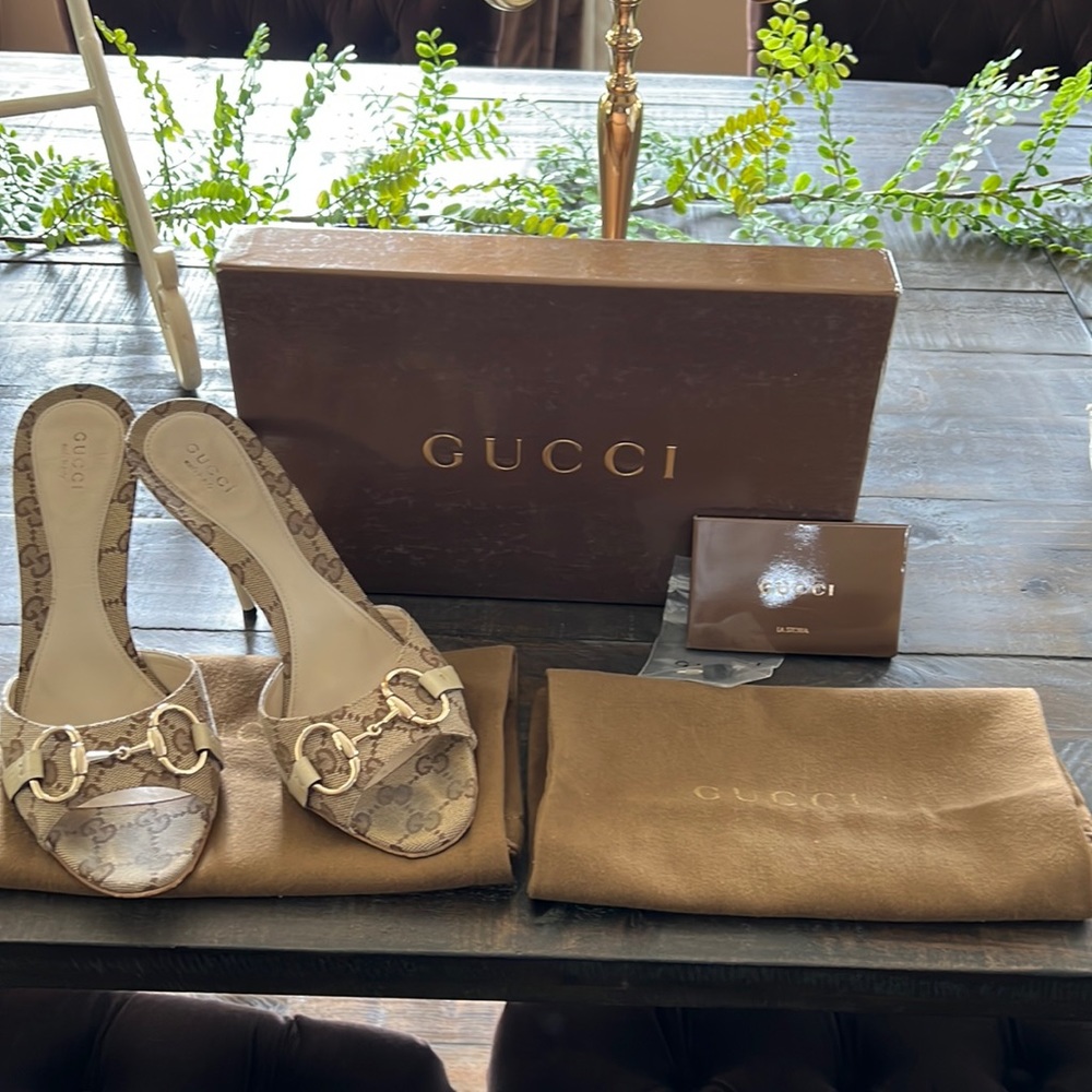 Gucci sand original beige ebony size 9